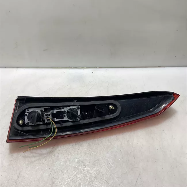 Fanale posteriore parte superiore sinistro