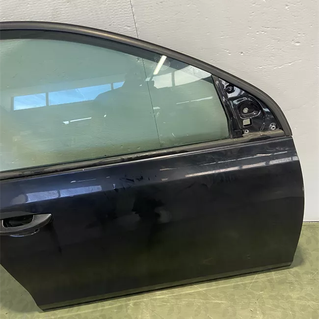 Porta anteriore destra