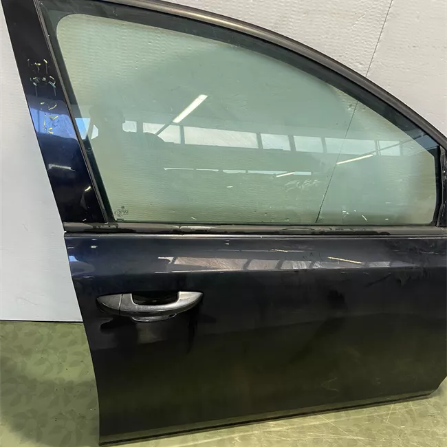 Porta anteriore destra