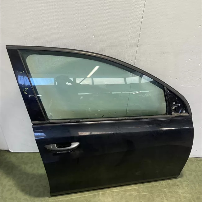 Porta anteriore destra