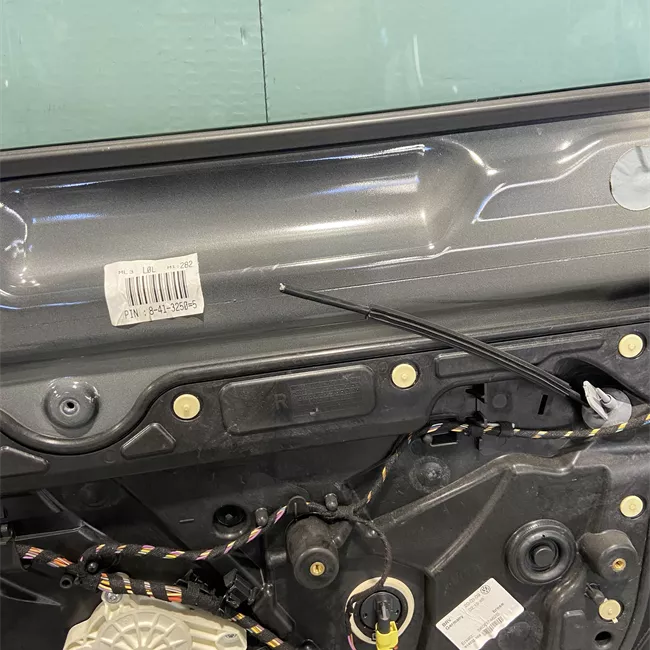 Porta anteriore destra