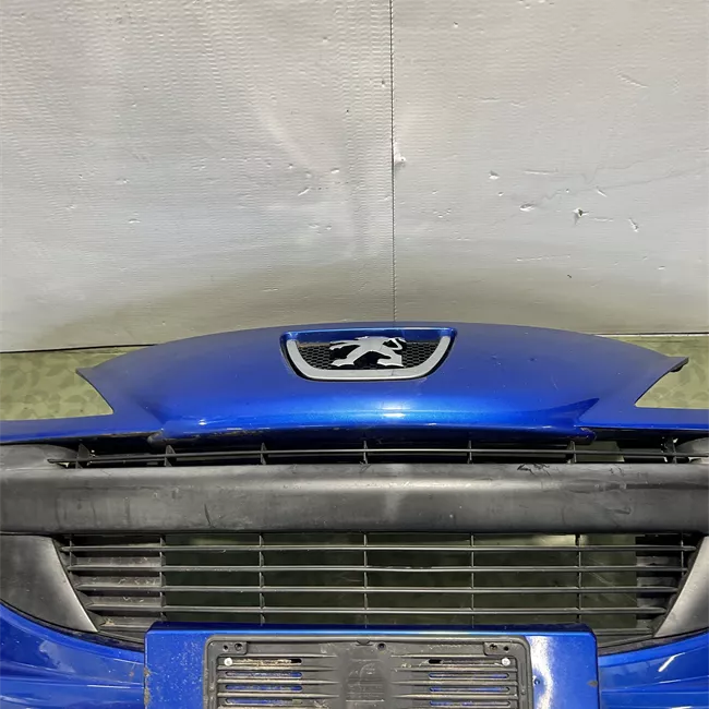 Paraurti anteriore con kit di fissaggio Primer