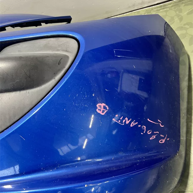 Paraurti anteriore con kit di fissaggio Primer