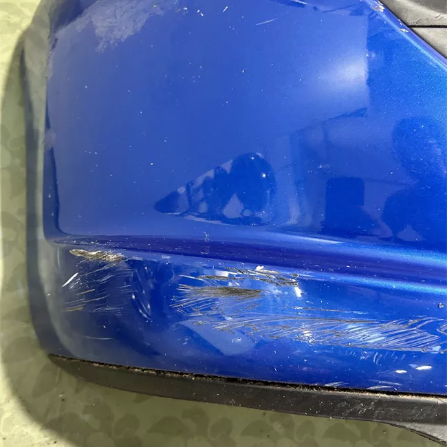 Paraurti anteriore con kit di fissaggio Primer