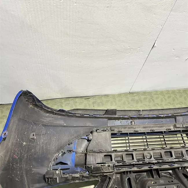 Paraurti anteriore con kit di fissaggio Primer