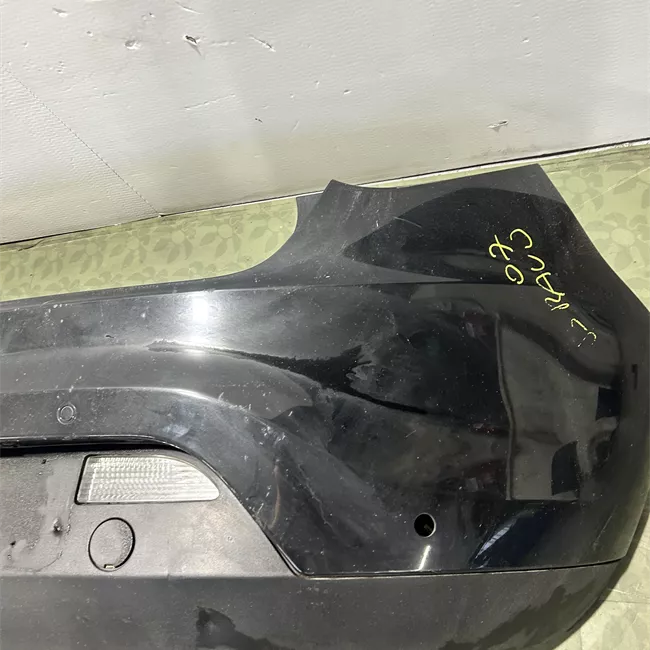 Paraurti posteriore con sensore parcheggio con primer