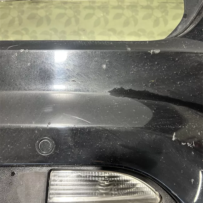 Paraurti posteriore con sensore parcheggio con primer