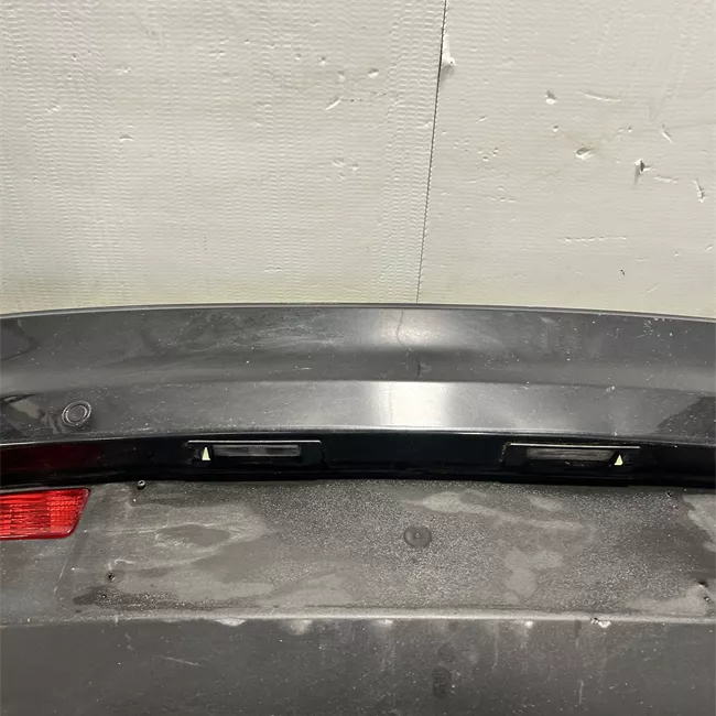 Paraurti posteriore con sensore parcheggio con primer