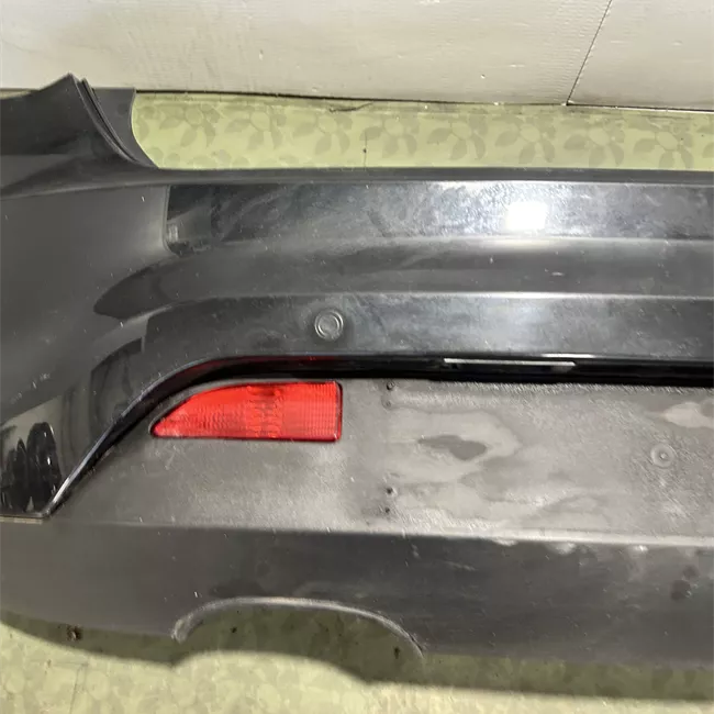 Paraurti posteriore con sensore parcheggio con primer