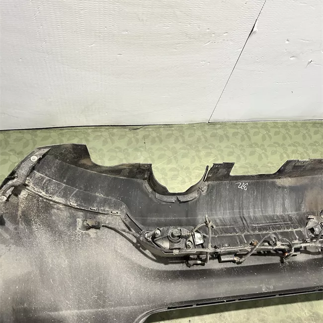 Paraurti posteriore con sensore parcheggio con primer