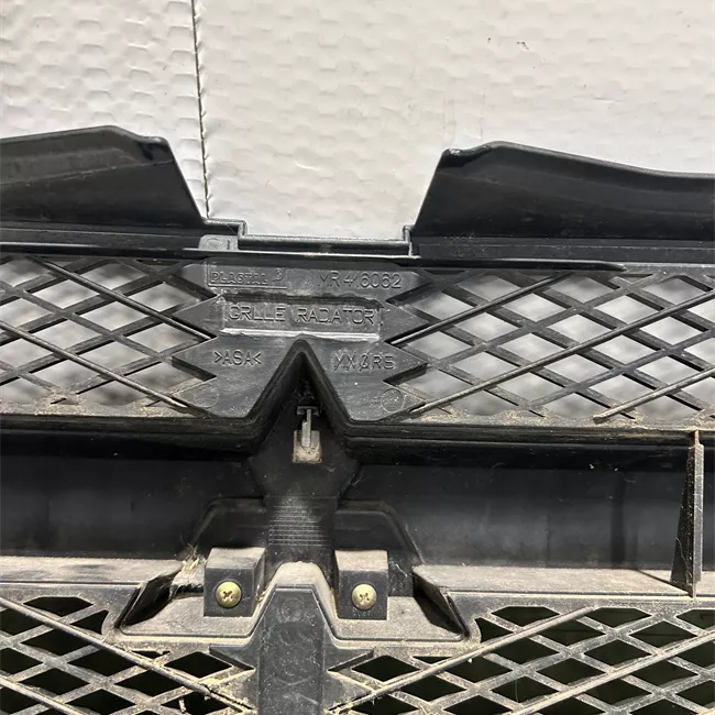 Griglia con modanatura cromata