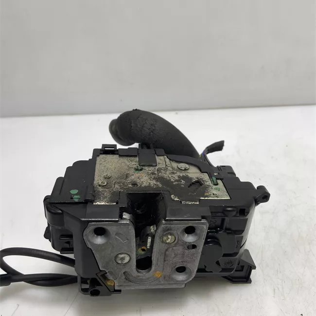 Serratura porta posteriore sinistra con bloccaggio elettrica , critalli elettrico