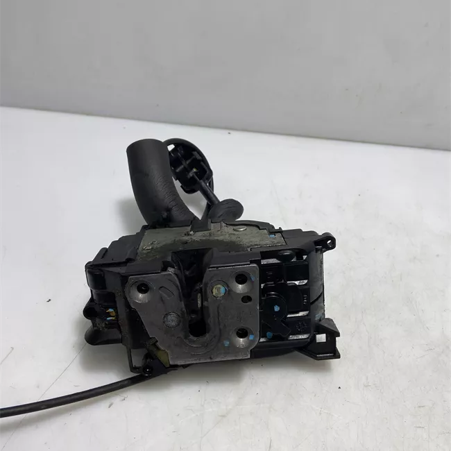 Serratura porta anteriore sinistra con bloccaggio elettromagnetico