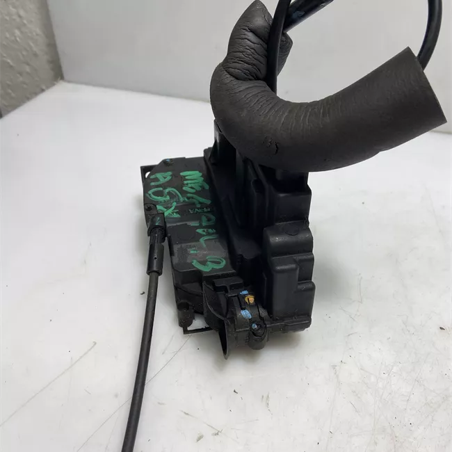 Serratura porta anteriore sinistra con bloccaggio elettromagnetico