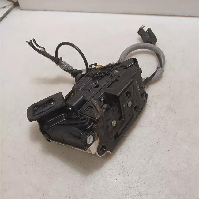 Serratura porta posteriore sinistra con dispositivo Safe