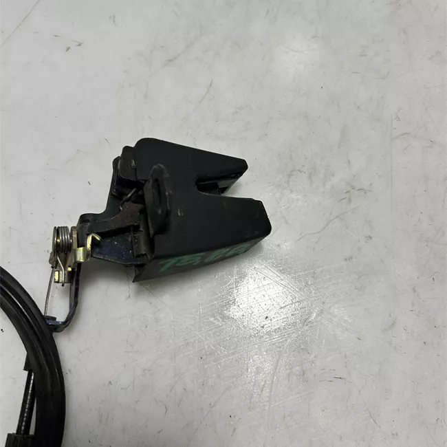 Serratura porta posteriore a battente con sicura bambini