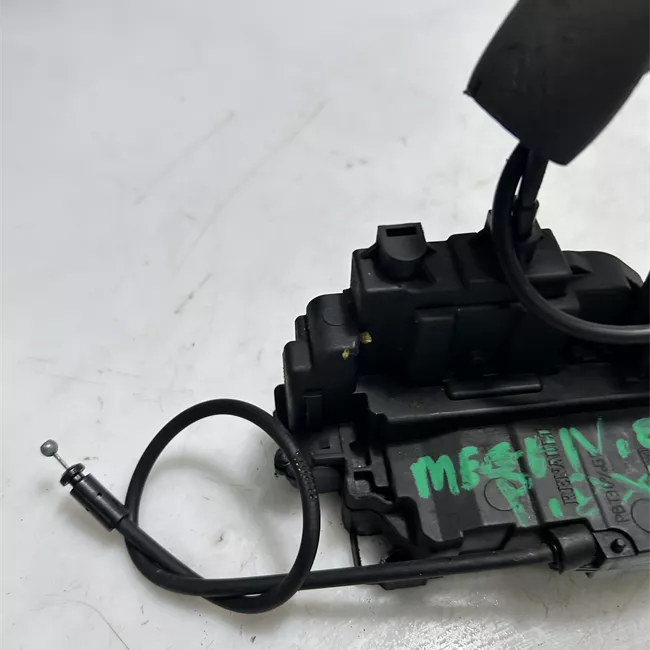 Serratura porta posteriore destra con bloccaggio elettromagnetico