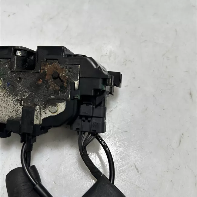 Serratura porta posteriore destra con bloccaggio elettromagnetico