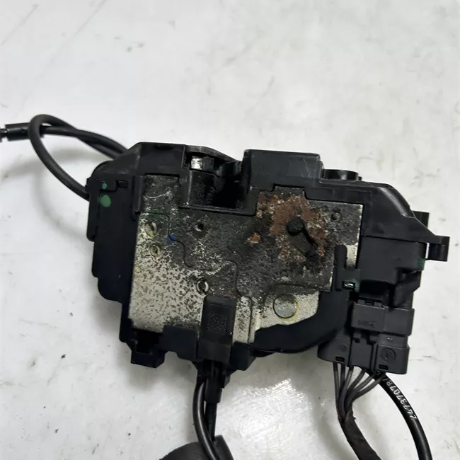 Serratura porta posteriore destra con bloccaggio elettromagnetico