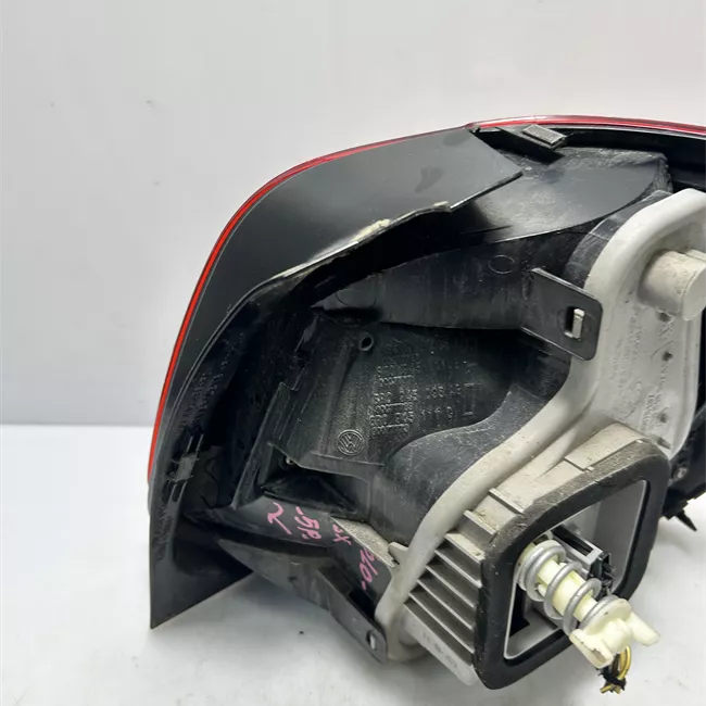 Fanale posteriore sinistro AL