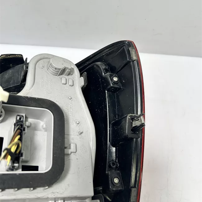 Fanale posteriore sinistro AL