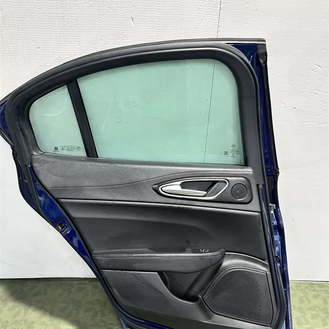 Porta posteriore destra