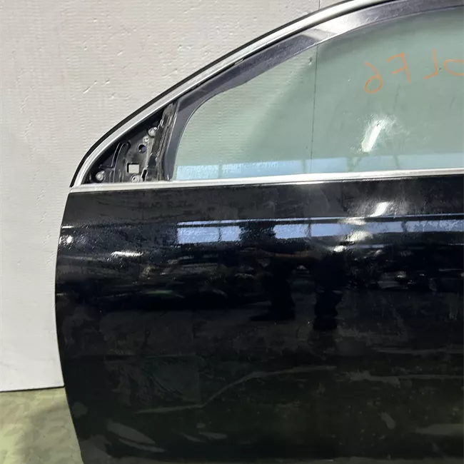 Porta anteriore sinistra