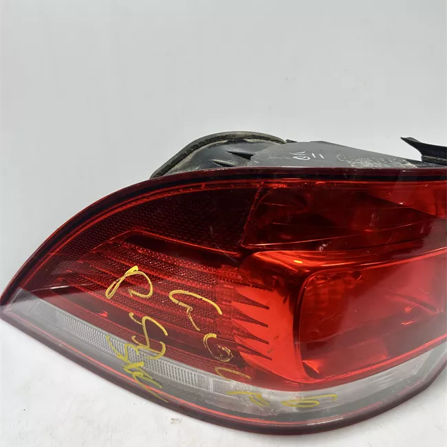 Fanale posteriore sinistro con fanale retronebbia