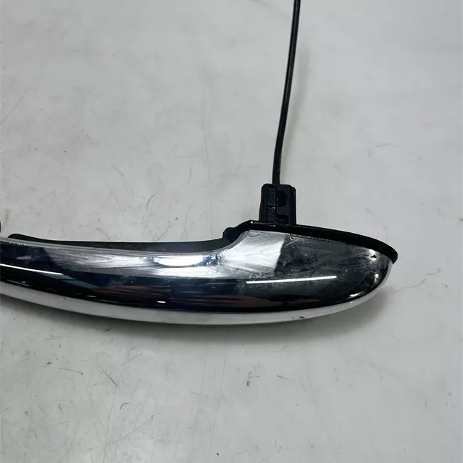 Maniglia porta anteriore destra cromata