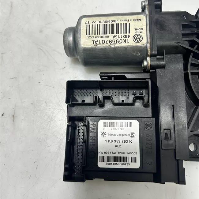 Motorino alzacristallo porta anteriore sinistro