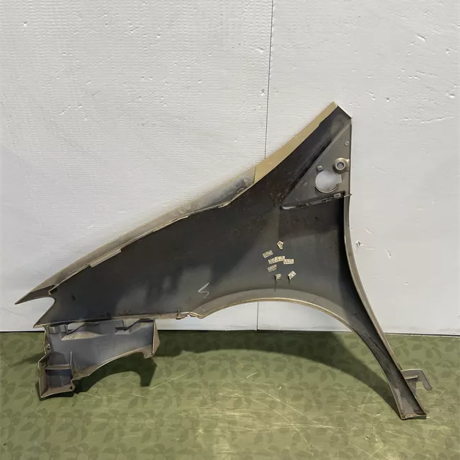 Parafango anteriore destro