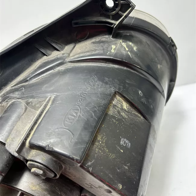 Proiettore sinistro con regolazione manuale altezza faro