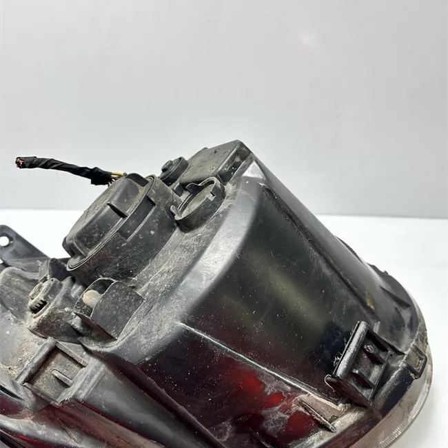 Proiettore sinistro con regolazione manuale altezza faro