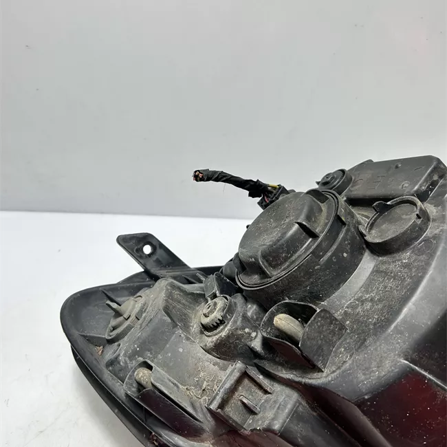 Proiettore sinistro con regolazione manuale altezza faro