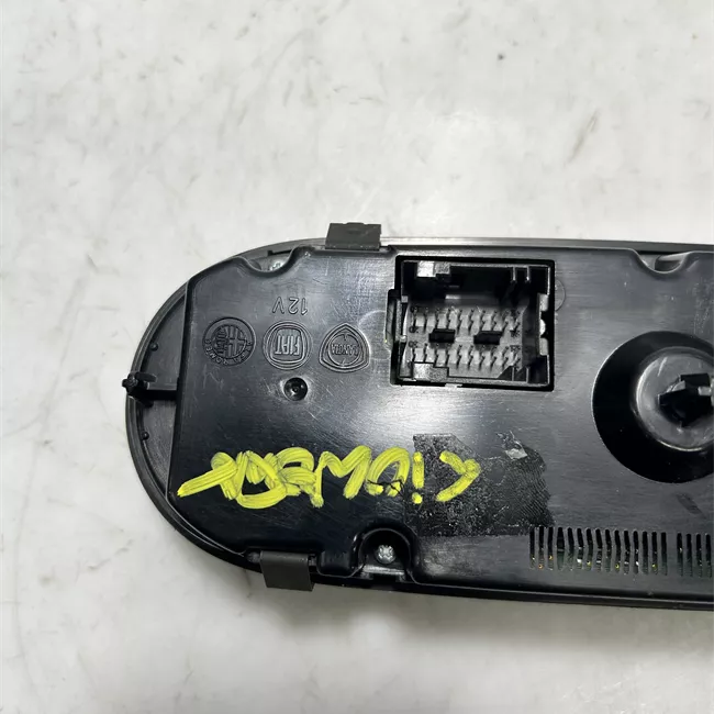 Blocco comando climatizzazione con climatizzatore 2