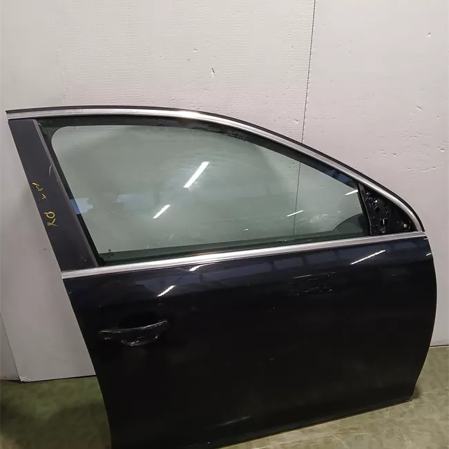 Porta anteriore destra