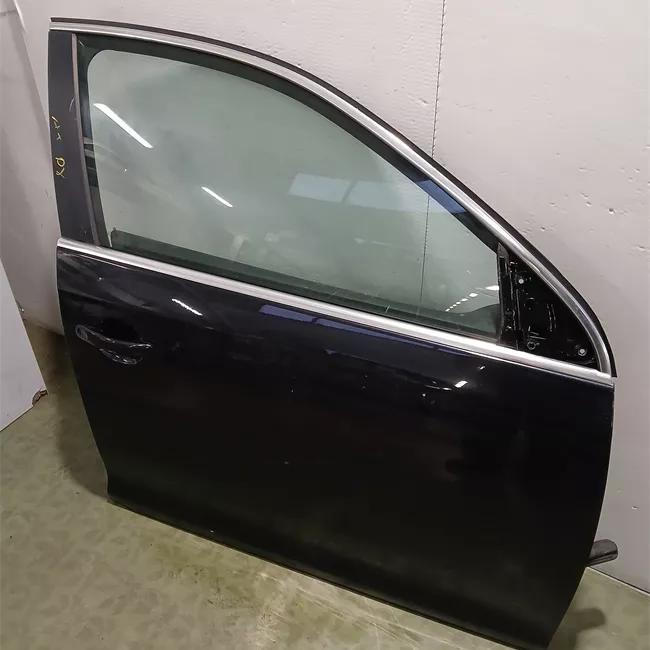 Porta anteriore destra