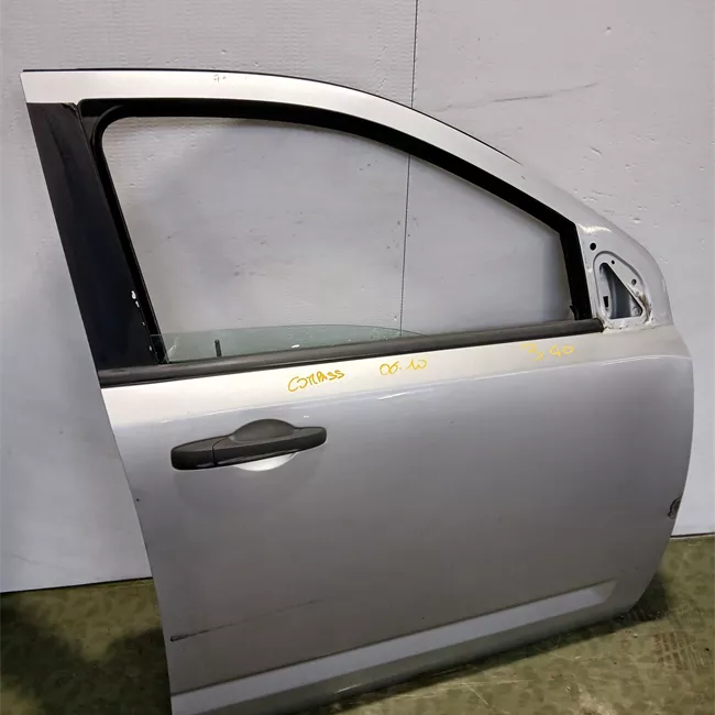 Porta anteriore destra