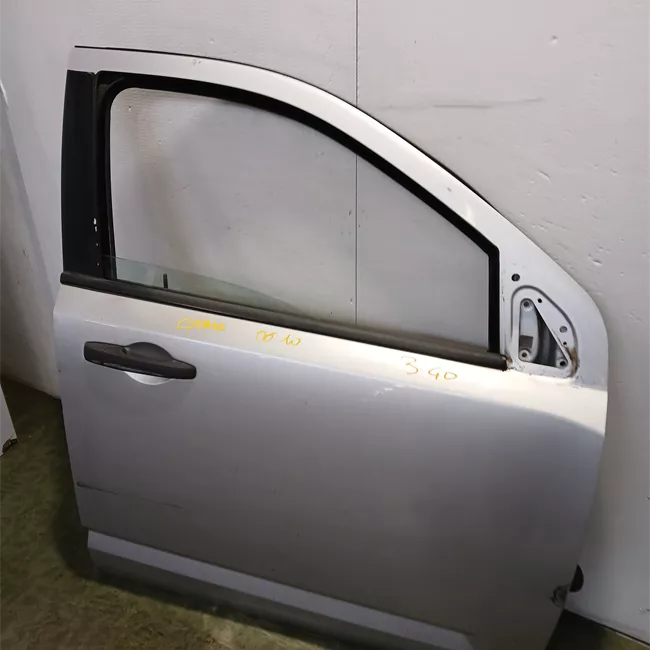 Porta anteriore destra