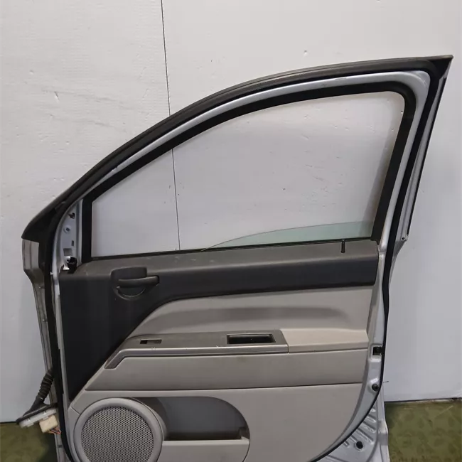 Porta anteriore destra