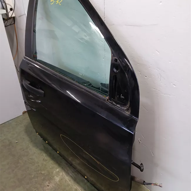 Porta anteriore destra