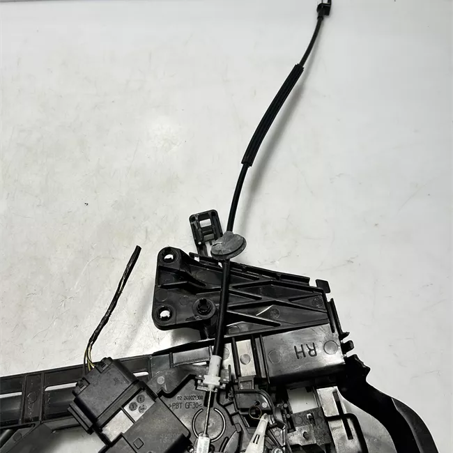 Serratura porta posteriore destra con sistema chiusura centrale