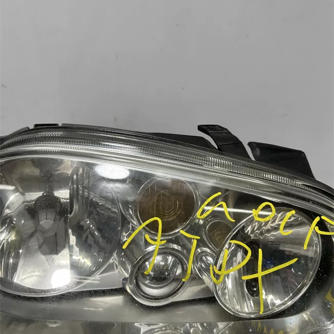 Proiettore destro con fendinebbia