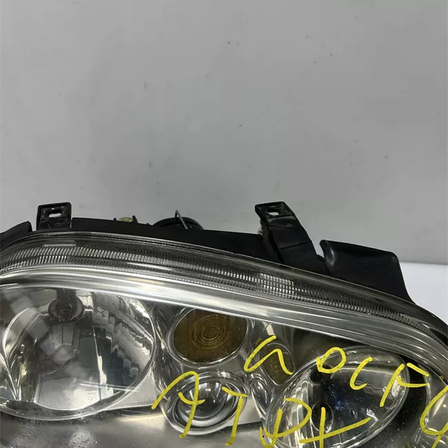 Proiettore destro con fendinebbia