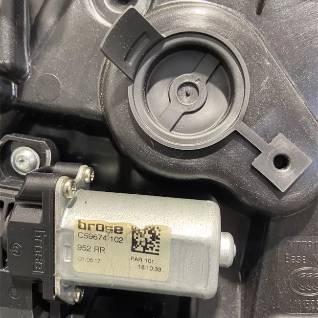 Pannello supporto alzacristallo porta posteriore destro