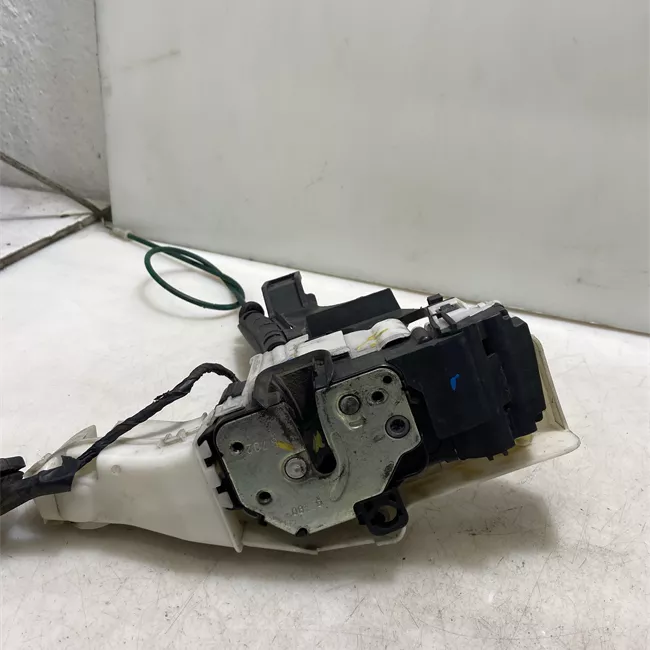 Serratura porta anteriore sinistra