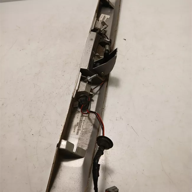 Maniglia portello posteriore con fanalini targa JC