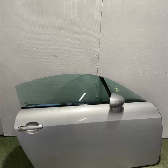 Porta anteriore destra