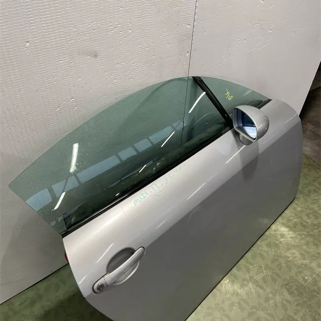 Porta anteriore destra