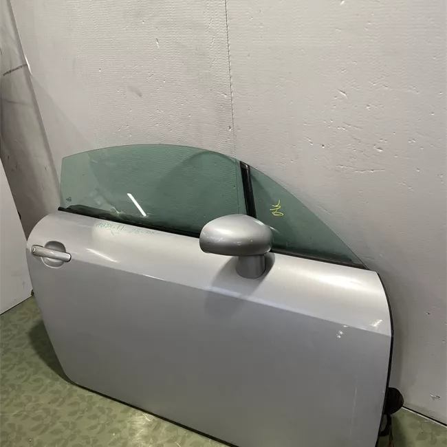 Porta anteriore destra